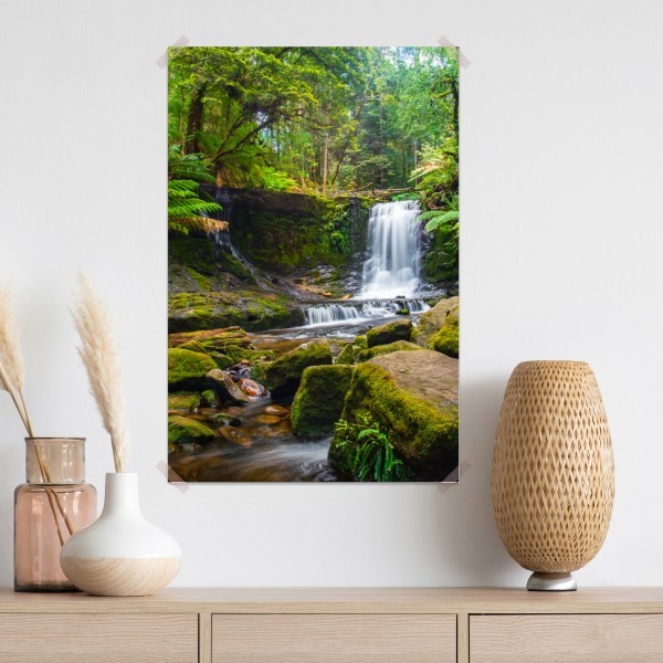 Poster üppiger waldwasserfall – Wallnifity® Poster üppiger waldwasserfall – Wallnifity®