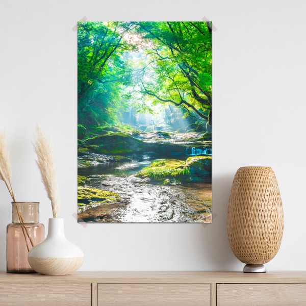 Poster sonnendurchfluteter waldbach mit moosbedeckten steinen – Wallnifity® Poster sonnendurchfluteter waldbach mit moosbedeckten steinen – Wallnifity®