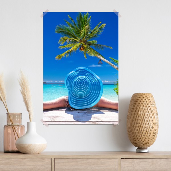 Poster tropischer strand mit blauem sonnenhut – Wallnifity® Poster tropischer strand mit blauem sonnenhut – Wallnifity®