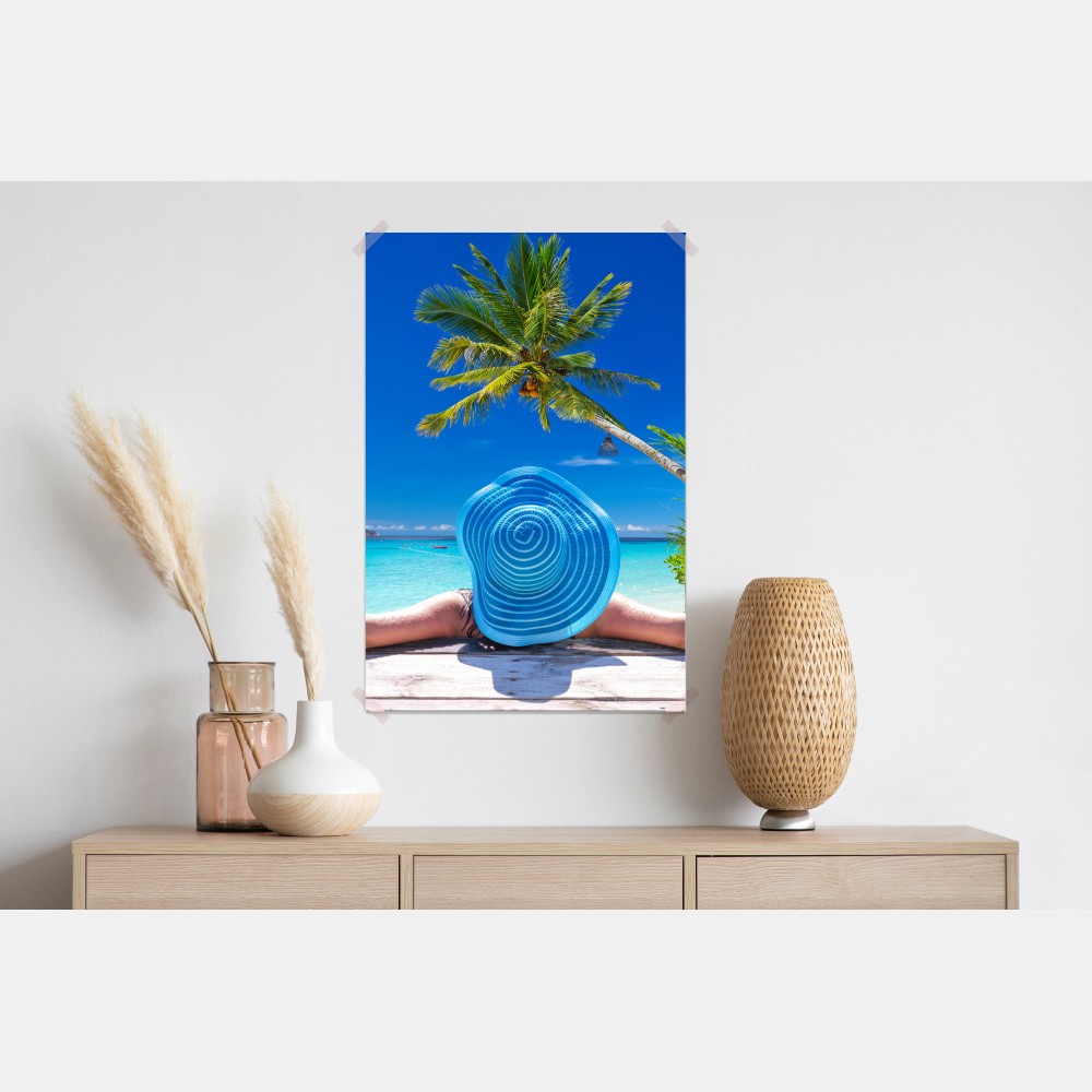 Poster tropischer strand mit blauem sonnenhut – Wallnifity® Poster tropischer strand mit blauem sonnenhut – Wallnifity®