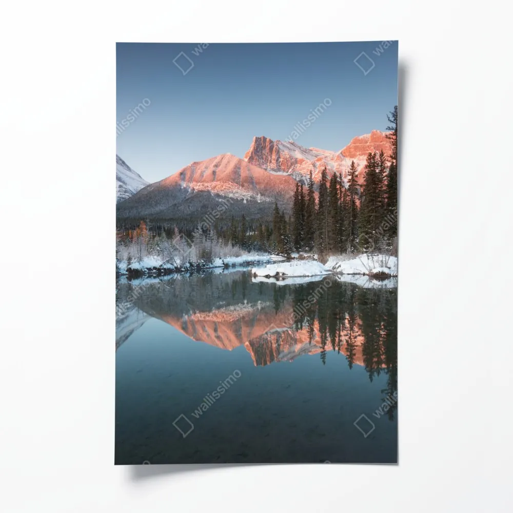 Poster bergspiegelung im morgendlichen glühen – Wallnifity® Poster bergspiegelung im morgendlichen glühen – Wallnifity®