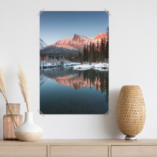 Poster bergspiegelung im morgendlichen glühen – Wallnifity® Poster bergspiegelung im morgendlichen glühen – Wallnifity®