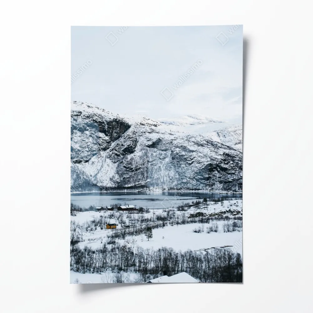 Poster ruhige winterliche berglandschaft über zugefrorenem see – Wallnifity® Poster ruhige winterliche berglandschaft über zugefrorenem see – Wallnifity®