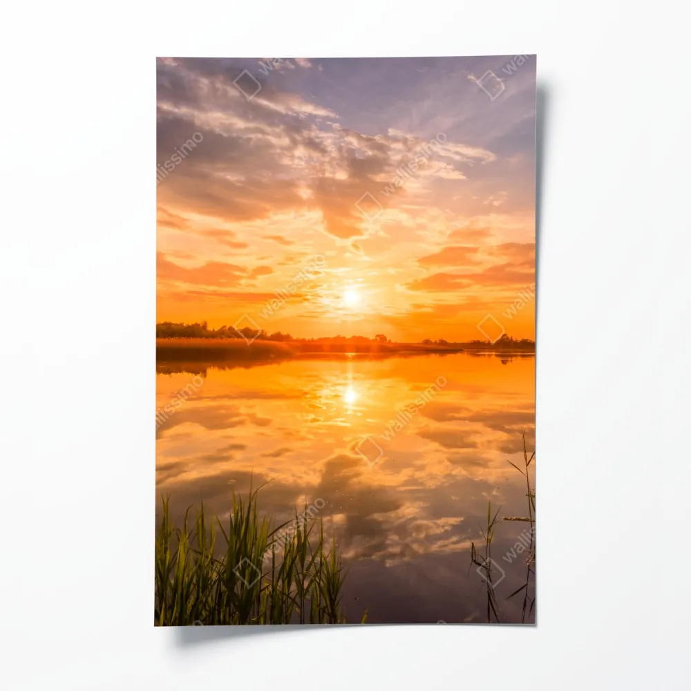Poster goldener sonnenuntergang über idyllischem see – Wallnifity® Poster goldener sonnenuntergang über idyllischem see – Wallnifity®