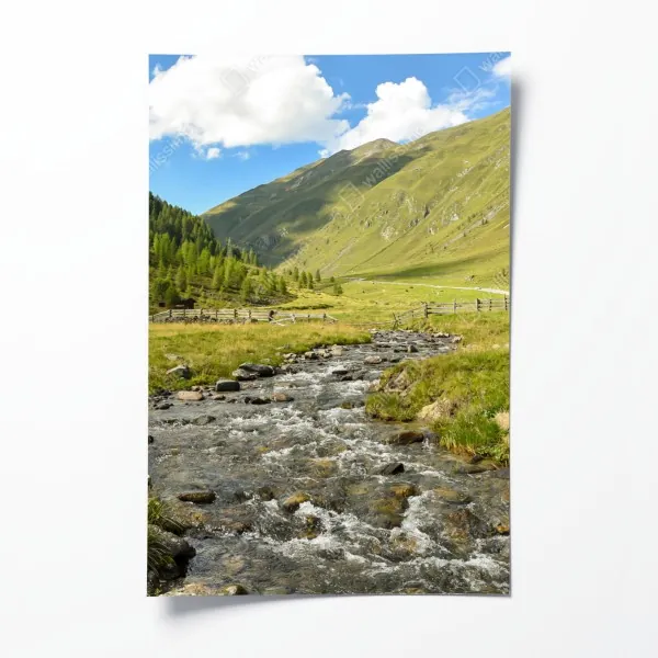 Poster sonnenbeschienene wiese mit landweg bei sonnenuntergang – Wallnifity®