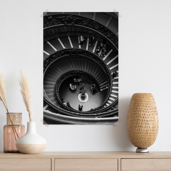 Poster dramatische spiraltreppe in monochrom – Wallnifity® Poster dramatische spiraltreppe in monochrom – Wallnifity®