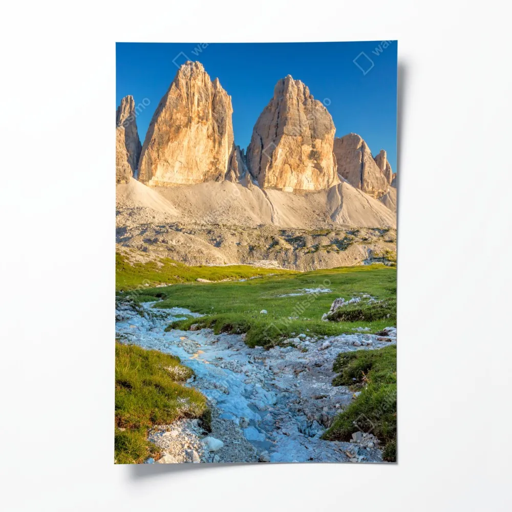Poster Tre Cime di Lavaredo über der alpenwiese – Wallnifity® Poster Tre Cime di Lavaredo über der alpenwiese – Wallnifity®