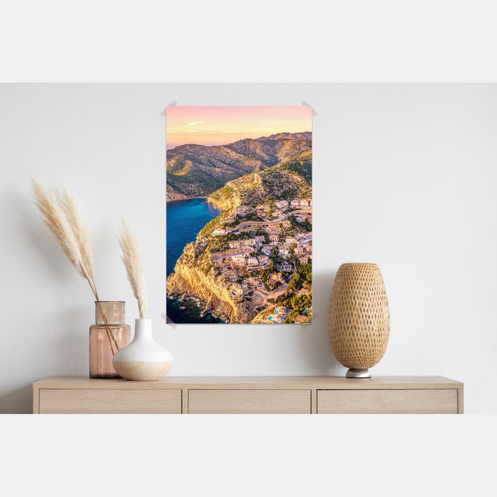 Poster sonnenuntergang über küstenlandschaft mit dorf am kliff – Wallnifity® Poster sonnenuntergang über küstenlandschaft mit dorf am kliff – Wallnifity®