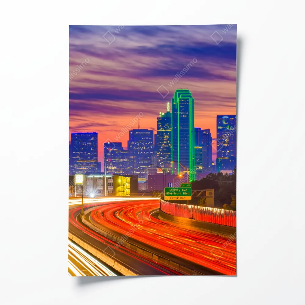 Poster panorama von Dallas bei sonnenuntergang mit lichtspuren auf der autobahn – Wallnifity® Poster panorama von Dallas bei sonnenuntergang mit lichtspuren auf der autobahn – Wallnifity®