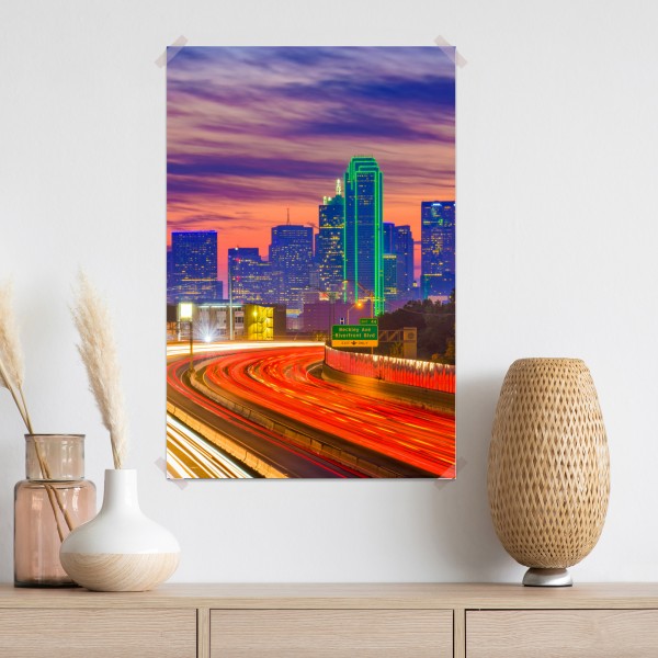 Poster panorama von Dallas bei sonnenuntergang mit lichtspuren auf der autobahn – Wallnifity® Poster panorama von Dallas bei sonnenuntergang mit lichtspuren auf der autobahn – Wallnifity®