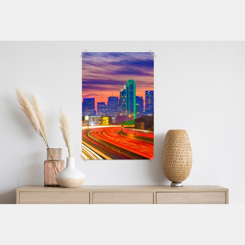 Poster panorama von Dallas bei sonnenuntergang mit lichtspuren auf der autobahn – Wallnifity® Poster panorama von Dallas bei sonnenuntergang mit lichtspuren auf der autobahn – Wallnifity®