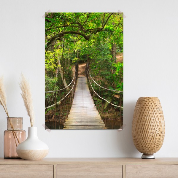 Poster hängende holzbrücke im grünen wald – Wallnifity® Poster hängende holzbrücke im grünen wald – Wallnifity®