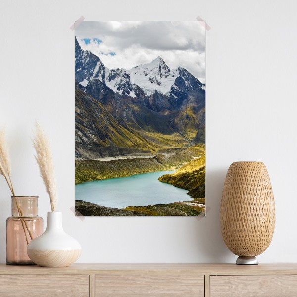 Poster türkisblauer bergsee unter schneegipfeln – Wallnifity®